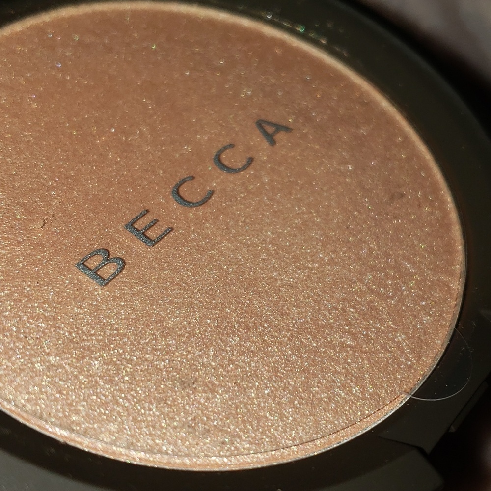 NWT Becca "Champagne Pop" Highlighter
